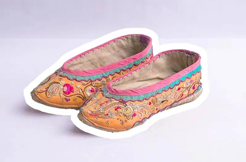 不同少数民族绣花鞋的特色 - 知乎