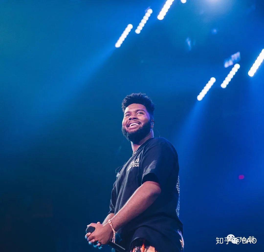 "华丽人士"是英国歌手ed sheeran与美国r&b歌手khalid合作的歌曲.