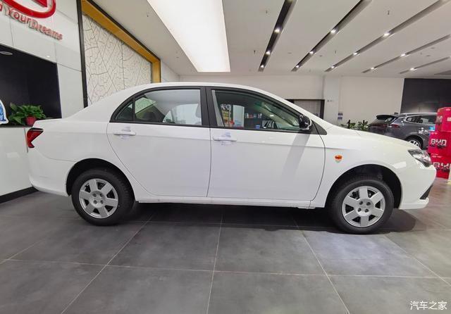 到店实拍2020款比亚迪f3购车送大礼包售449万元起