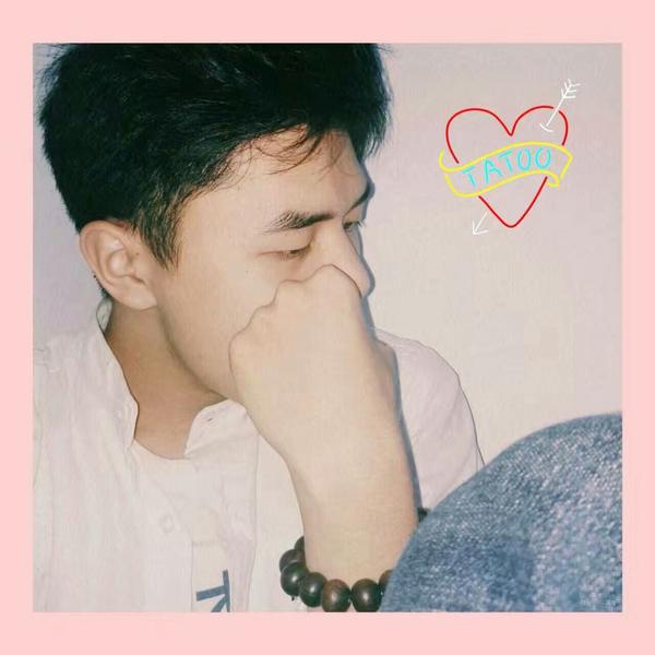 小受一枚.  超可爱有没有.我每天都被他萌到爆啊!