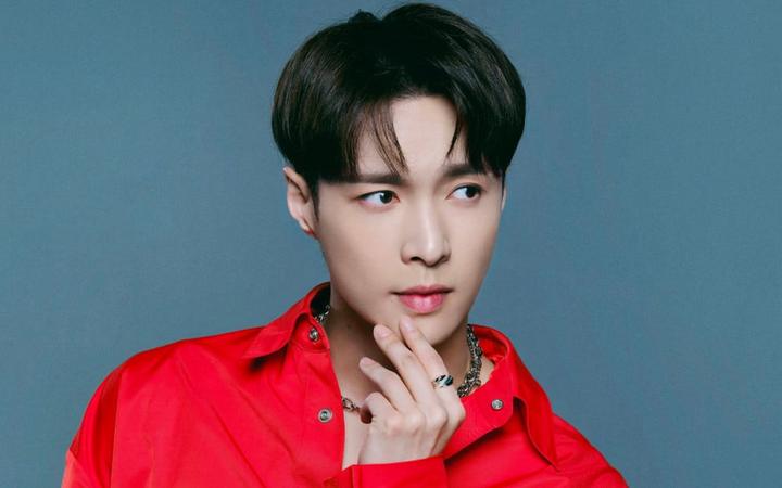 韩网热议第一个合约期满离开sm的exo成员lay张艺兴