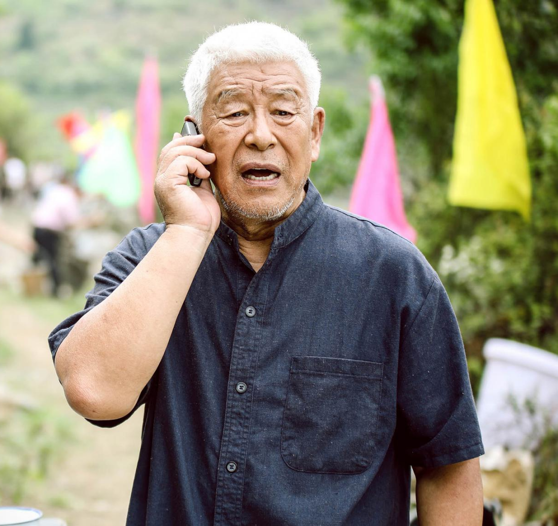 演员张洪杰:3个子女都啃老,晚年他和瘫痪妻子的选择打脸孩子们
