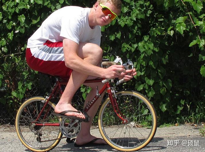 165的小帅哥硬是要配一个m号车架,外加90的把立,这种搞法不禁让我想到