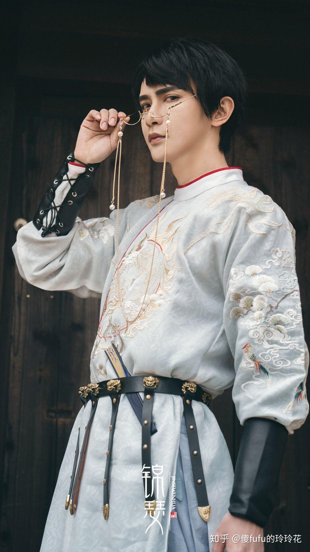 男生短发穿汉服会不会很奇怪