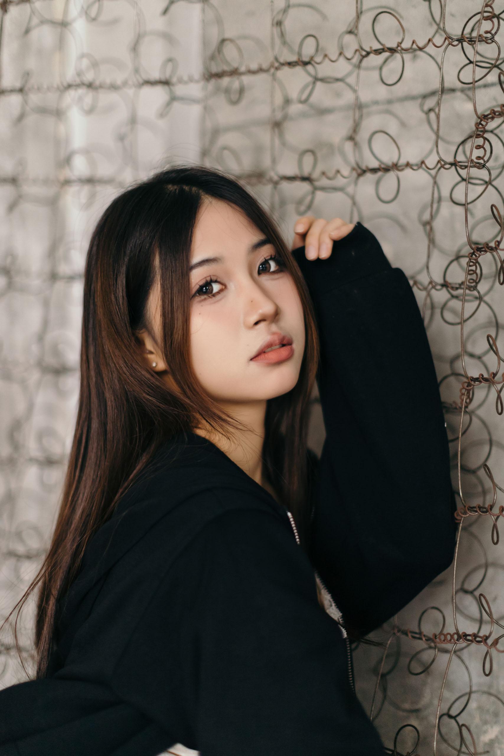 拍人像是选择适马56f14还是富士xf50f2呢