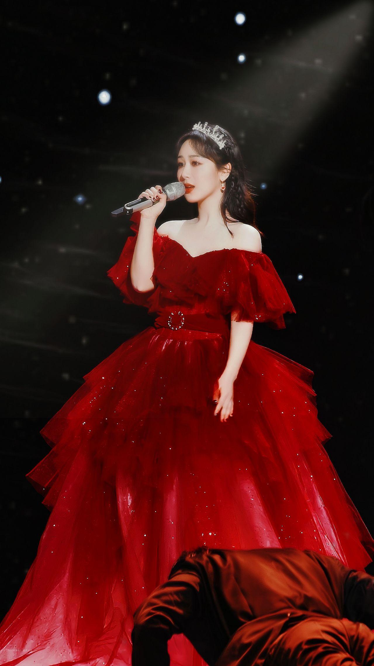 如何评价杨紫在湖南卫视跨年晚会演唱的温蒂公主的侍卫