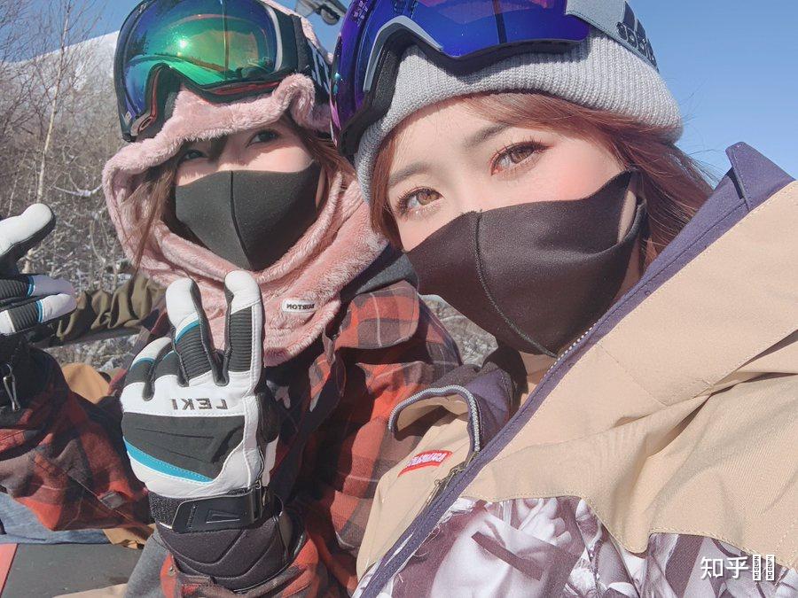 如何看待滑雪场穿运动内衣拍照的行为? - 知乎