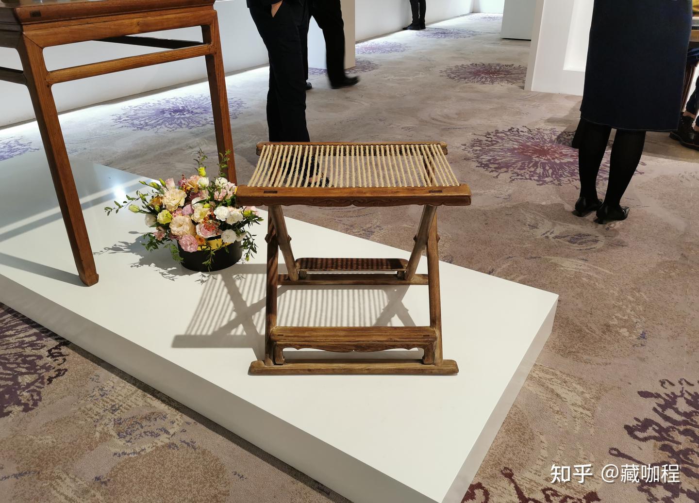 正坐反坐都可以,黄花梨卷草纹交杌双脚踏 - 知乎