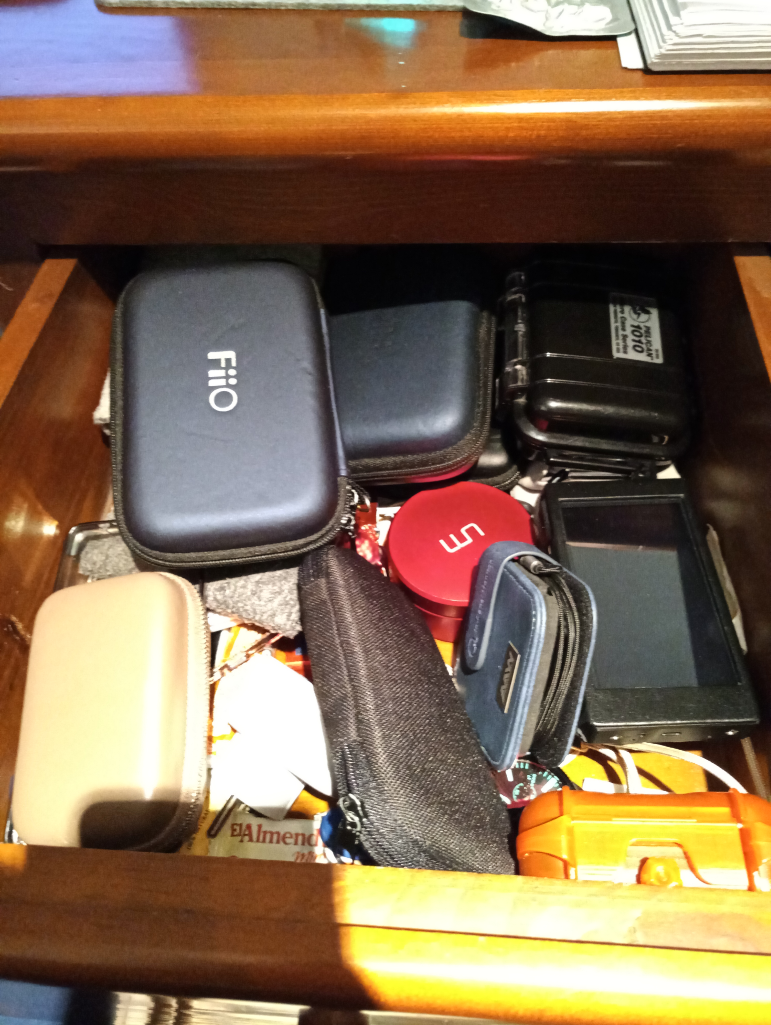 想送男友一款入耳式耳机,预算1000-3000。对