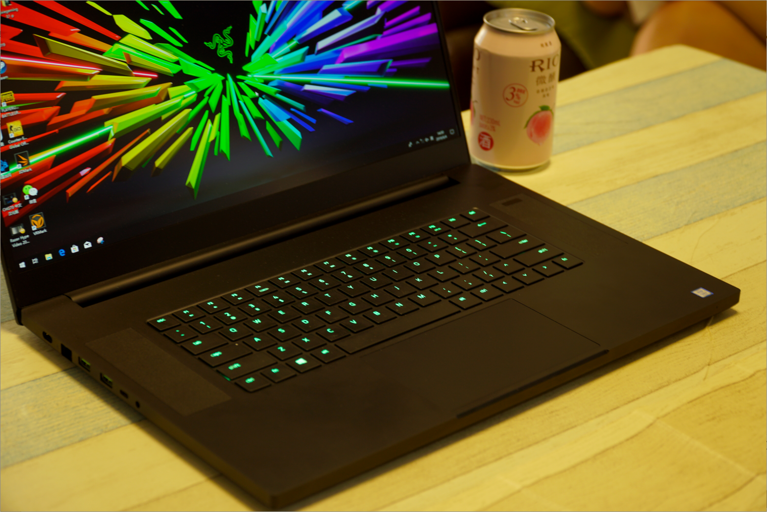 简约但不简单雷蛇灵刃17专业版评测