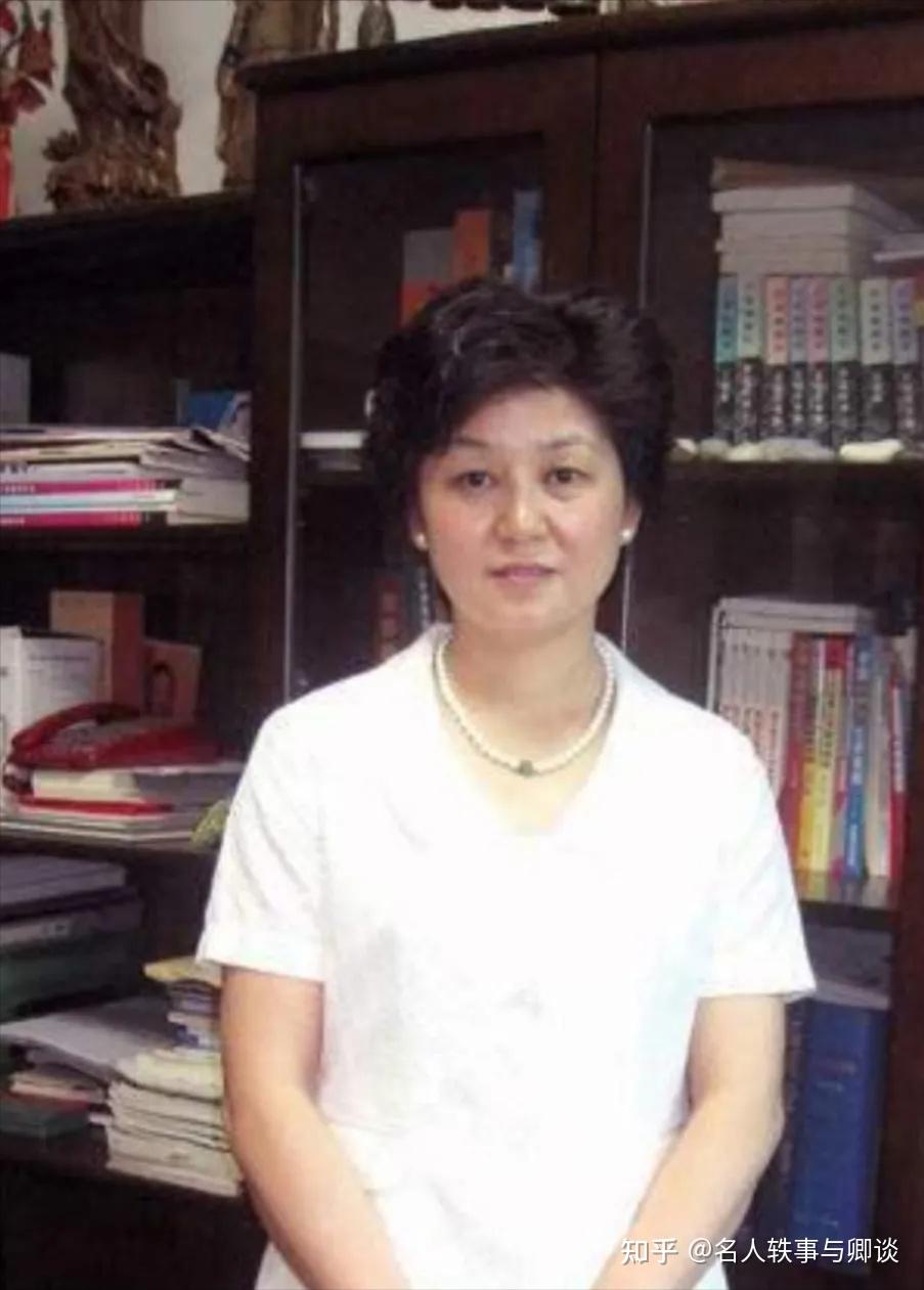 宁波妻子 程陆华1998年是宁铂最后一次出现在大众视野里,当年他参加
