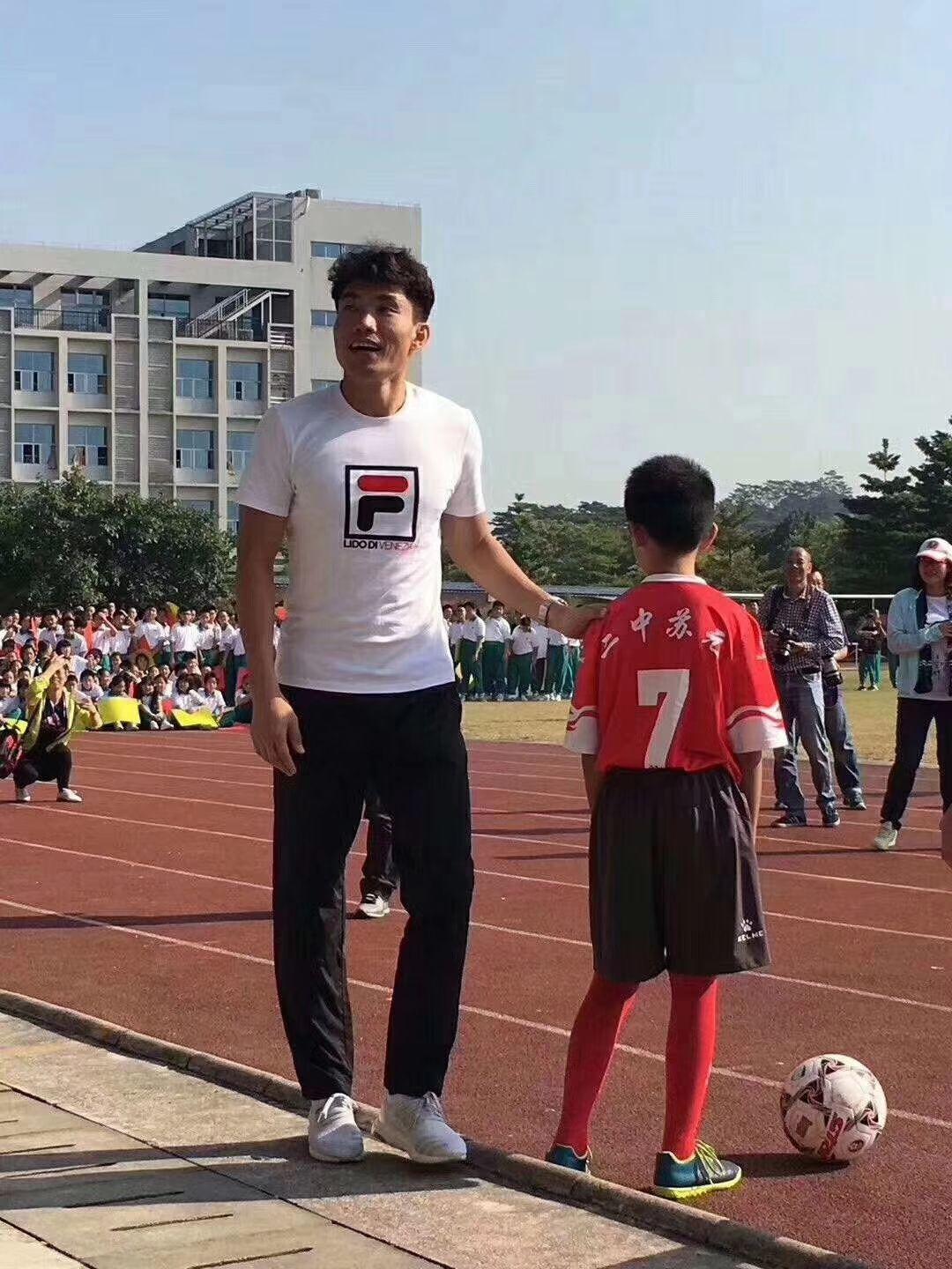 如何评价国足队长郑智亲临广州二中元元运动会