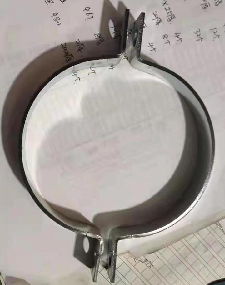 扁铁抱箍应用场景：热镀锌电力太阳能光伏扁铁抱箍 水泥电线杆路灯固定管夹抱箍管卡箍通信标志牌抱箍广告牌电力杆异形卡箍#抱箍卡箍 - 知乎