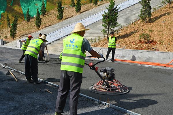 透水混凝土夏季施工要求及艺术海绵道路夏季养护措施