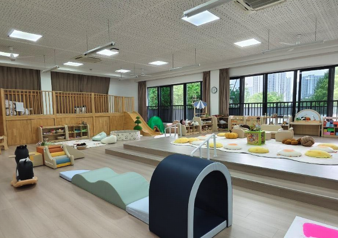 杭州幼儿园试点收 1 岁宝宝，每月最低 1050 元，师幼比不低于 1∶4，你放心把一岁孩子送托班吗？