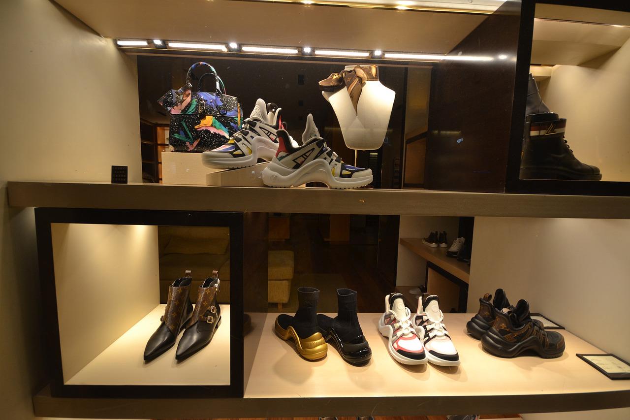 鞋店鞋子如何摆放