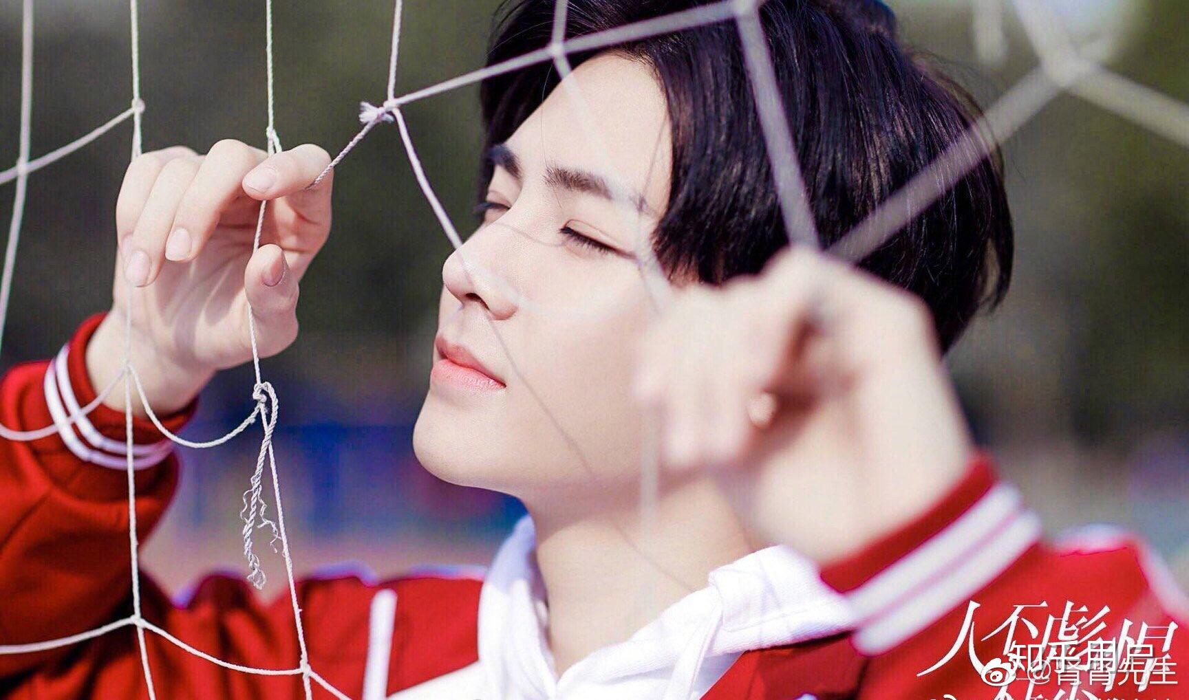 怎么看待《人不彪悍枉少年》里的侯明昊饰演的花彪?