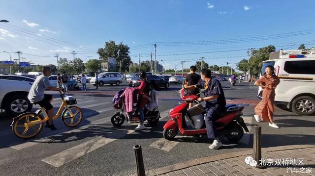 各种闯红灯抢行 北京双桥这个路口又发生一起交通事故 - 知乎