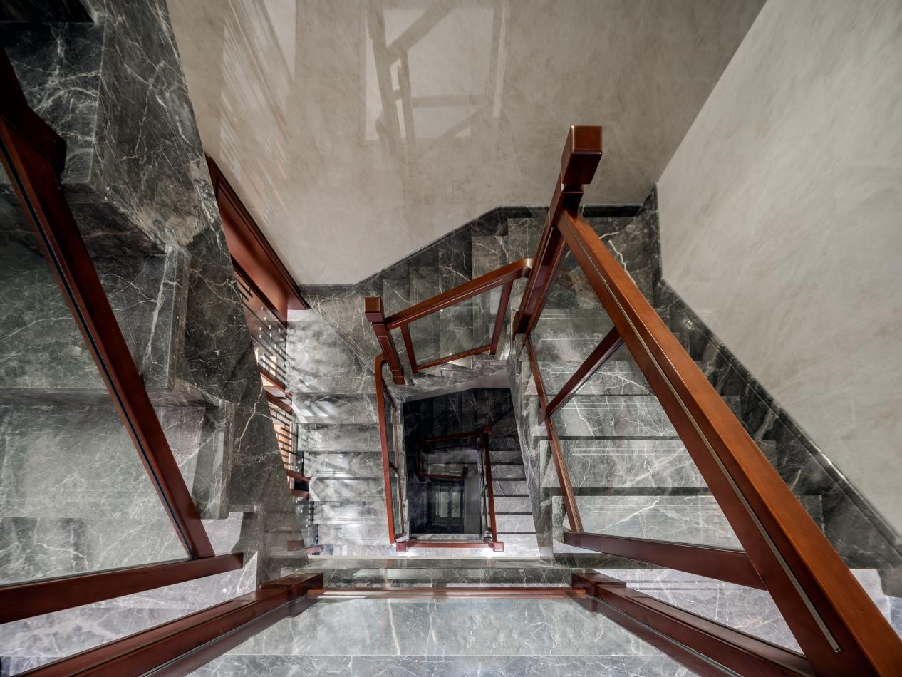 400平新中式风螺旋式楼梯在家就能出大片