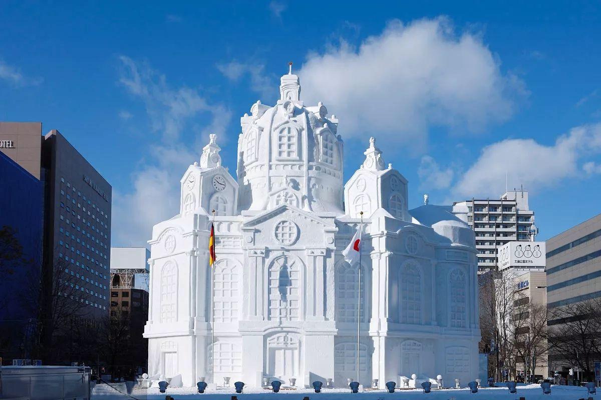 札幌冰雪节,即sapporo snow festival,与中国的哈尔滨国际冰雪节