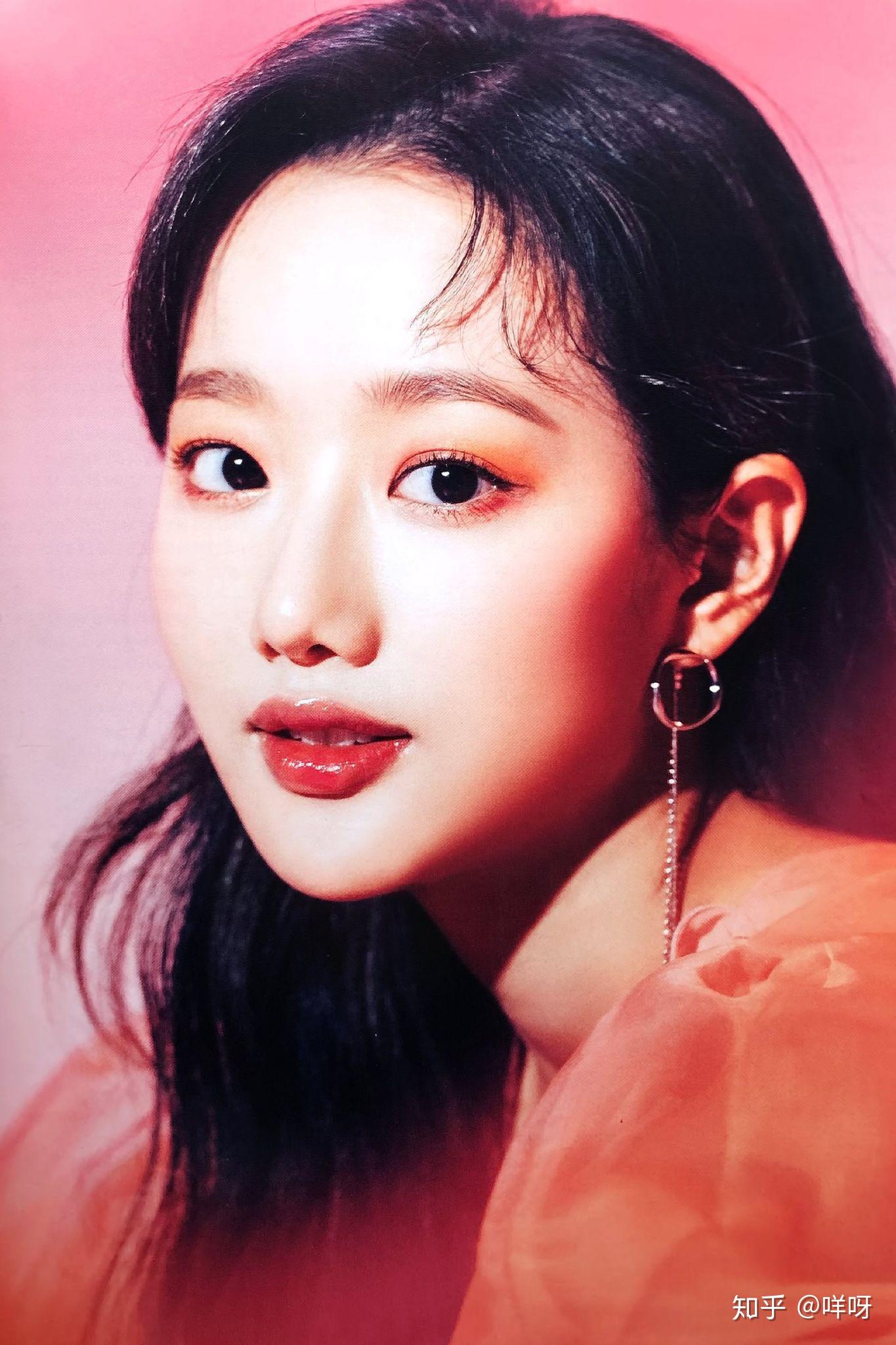 如何评价四代女团april门面李娜恩的长相