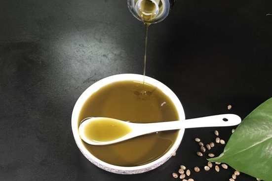 火麻油加蜂蜜和水,每天坚持喝真的能预防和治