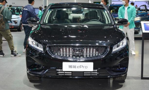 外观设计近日,2022款吉利博瑞phev新增了一款行政版车型,指导价格20.