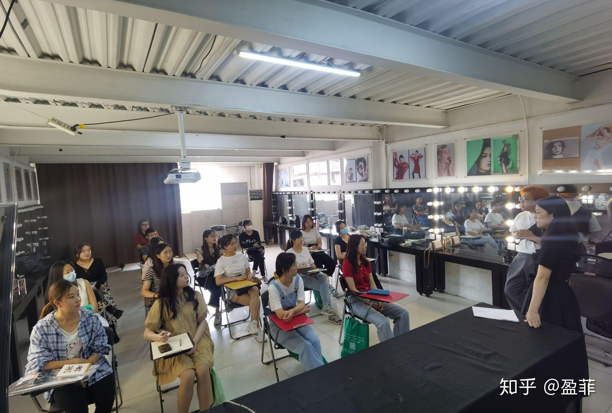 北京瀚正造型化妆学校图片