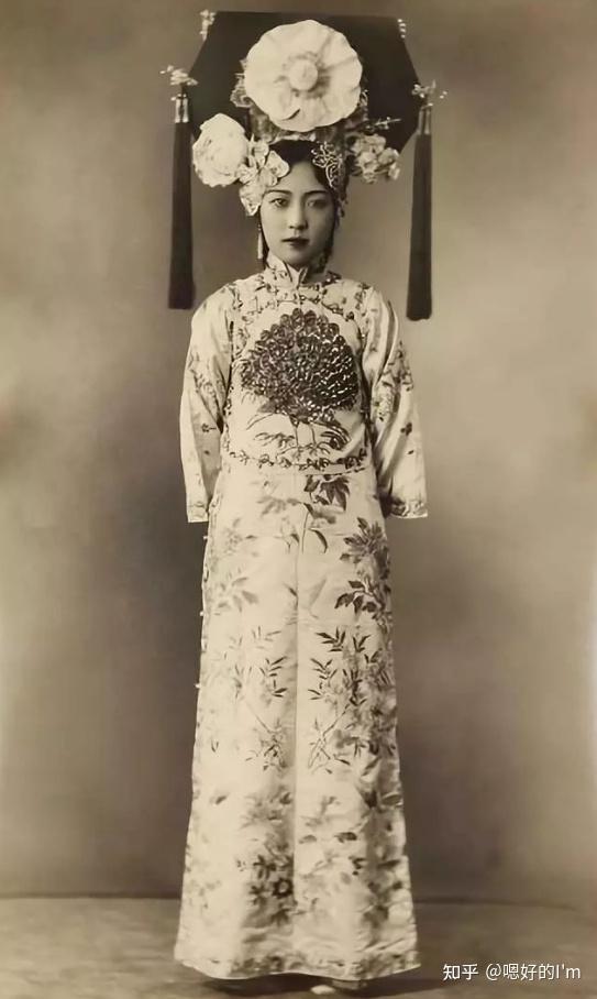 杜月笙去世只给孟小冬留2万元,孟独自在香港活26年,靠什么谋生