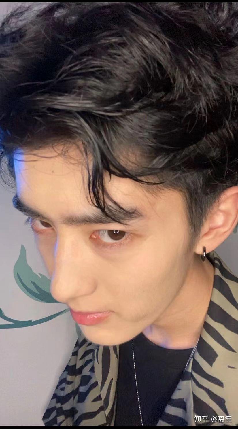 有无高中素人帅哥的照片晒出你们学校最好看的男生的照片跪求