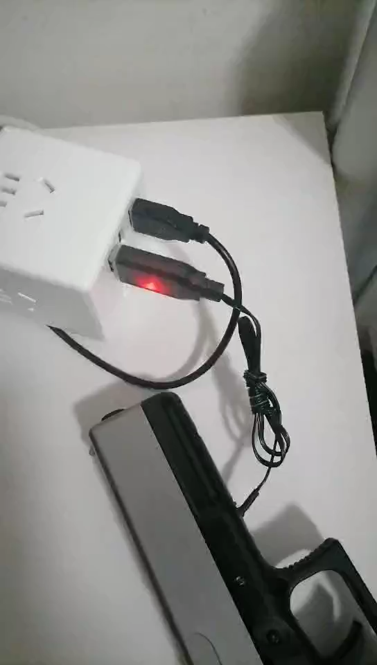 我的崭新的skd g18 充电的时候 充电器指示灯一直都是这样 是不是电池