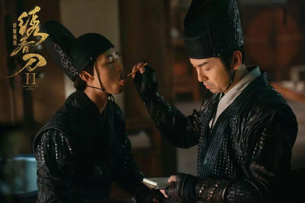 是一个典型的笑面虎,看似玩世不恭,实则笑里藏刀