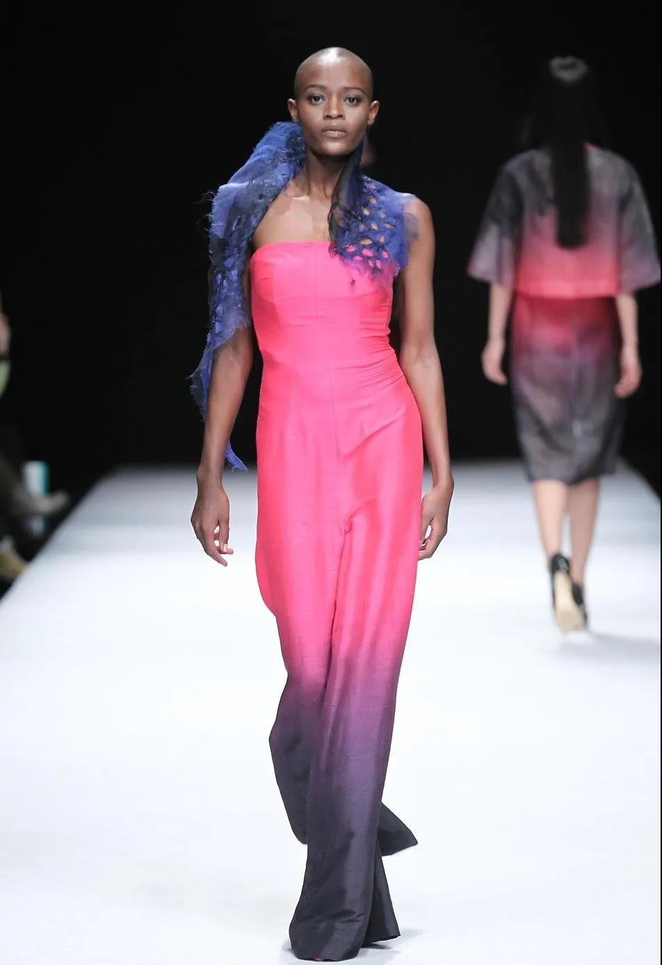 清华大学美术学院李薇作品被va博物馆永久收藏的服装设计师