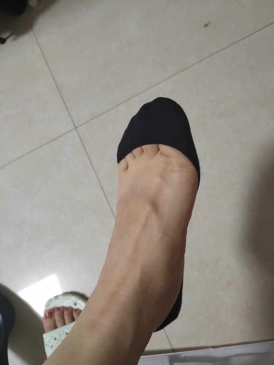 女孩子的袜子是香的还是臭的? - 知乎