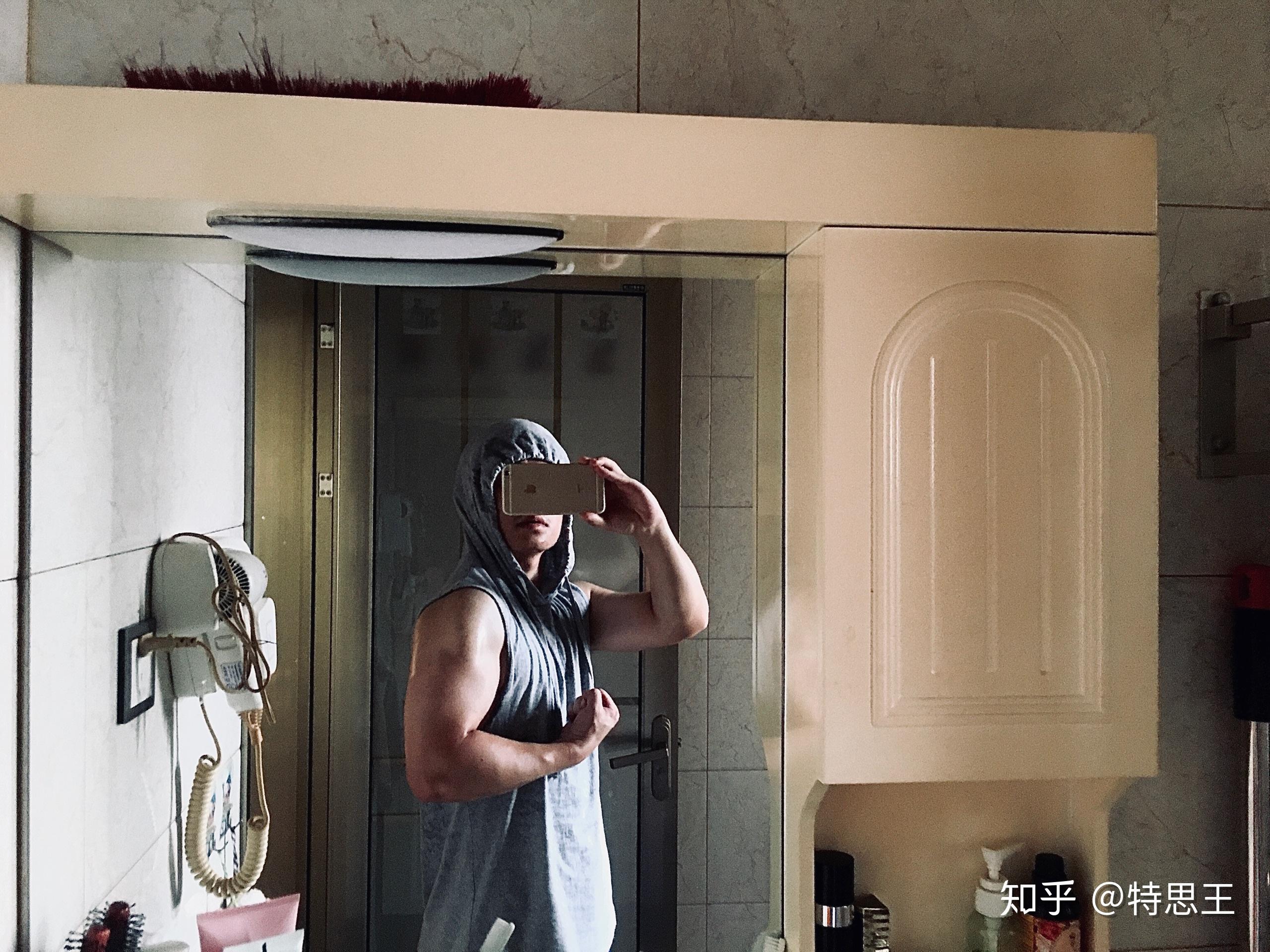 140斤170偏壮的男生看起来到底是怎样的