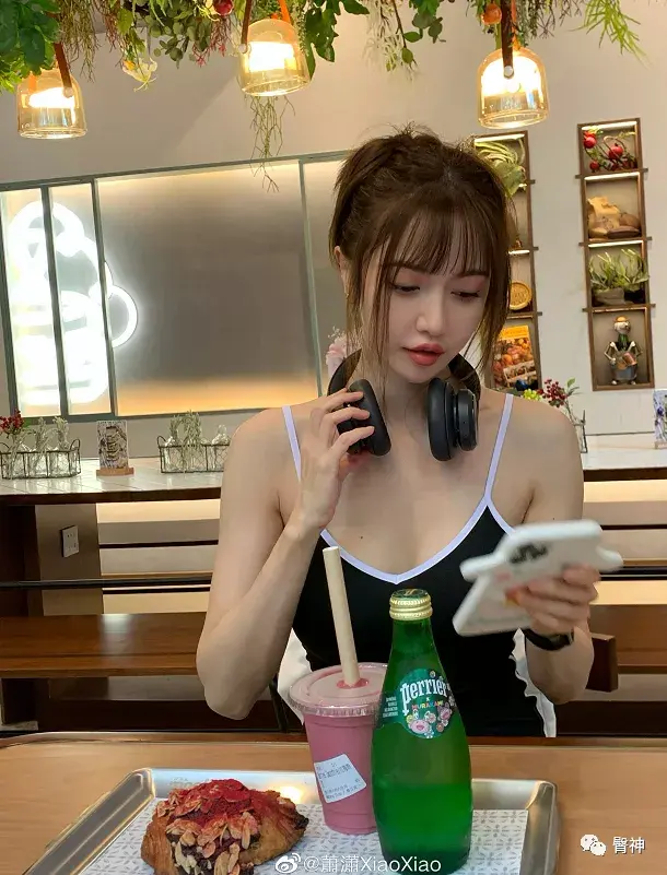 34c 黄金腰臀比,这是43岁"阿姨"该有的状态吗?