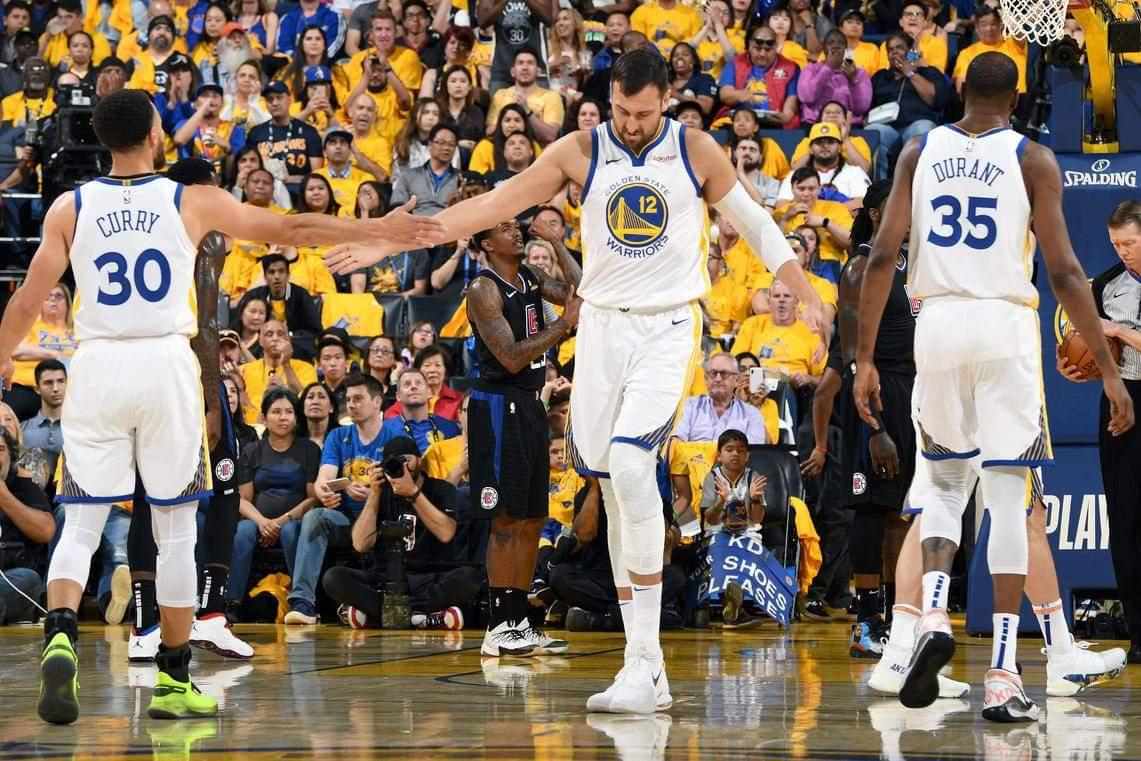 2019 年 4 月 16 日,考辛斯在对快船的第二场比