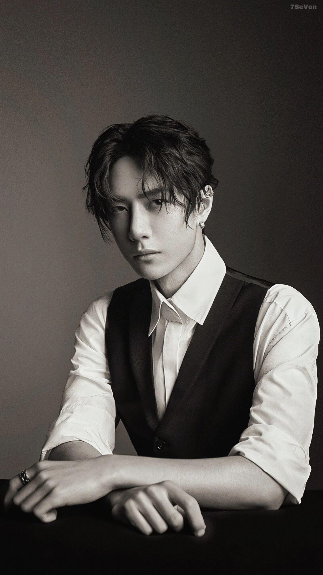 王一博壁纸这眼神里的坚毅果决是从啵啵内心透出来的