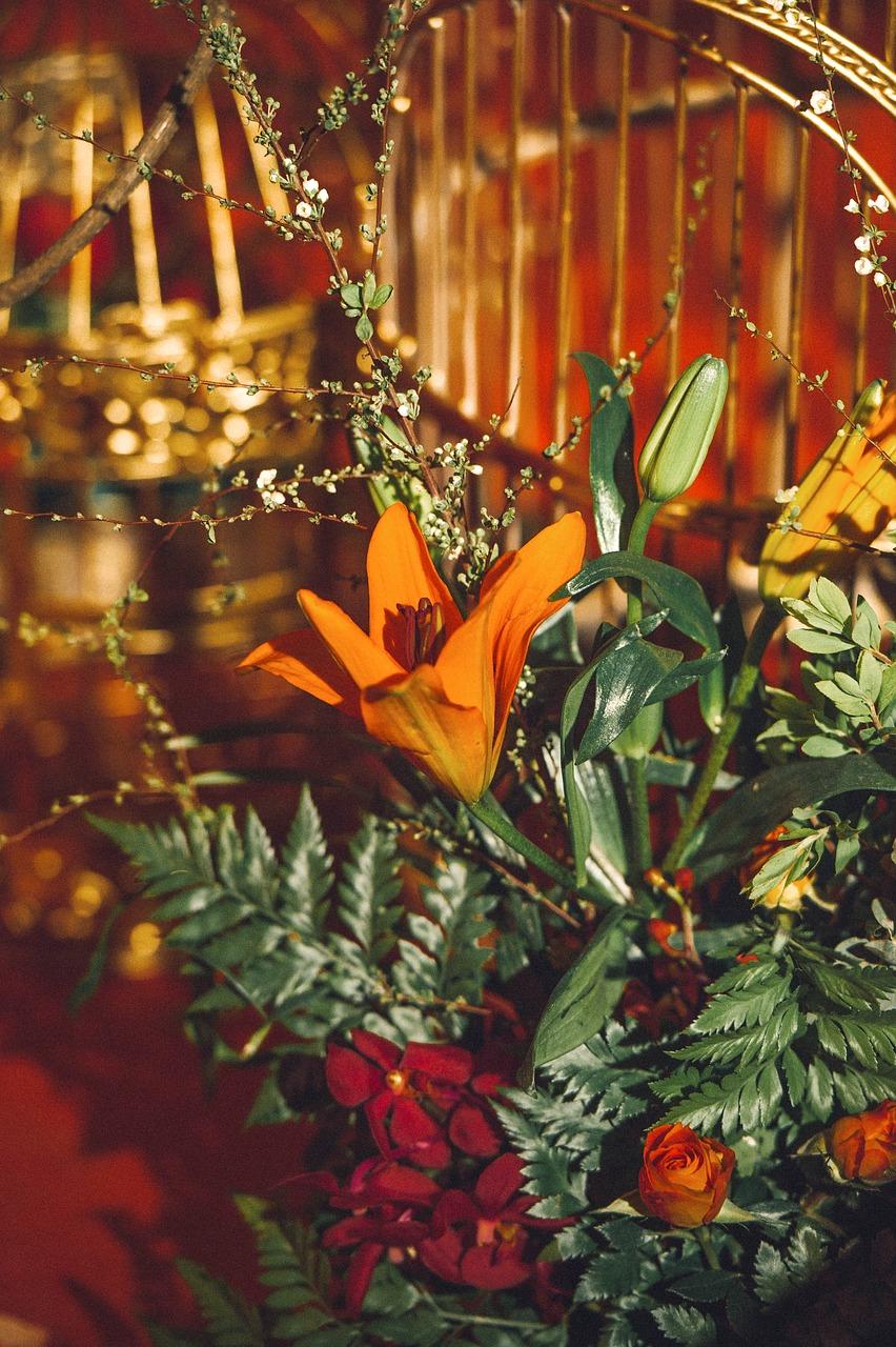 2. 传统元素融合