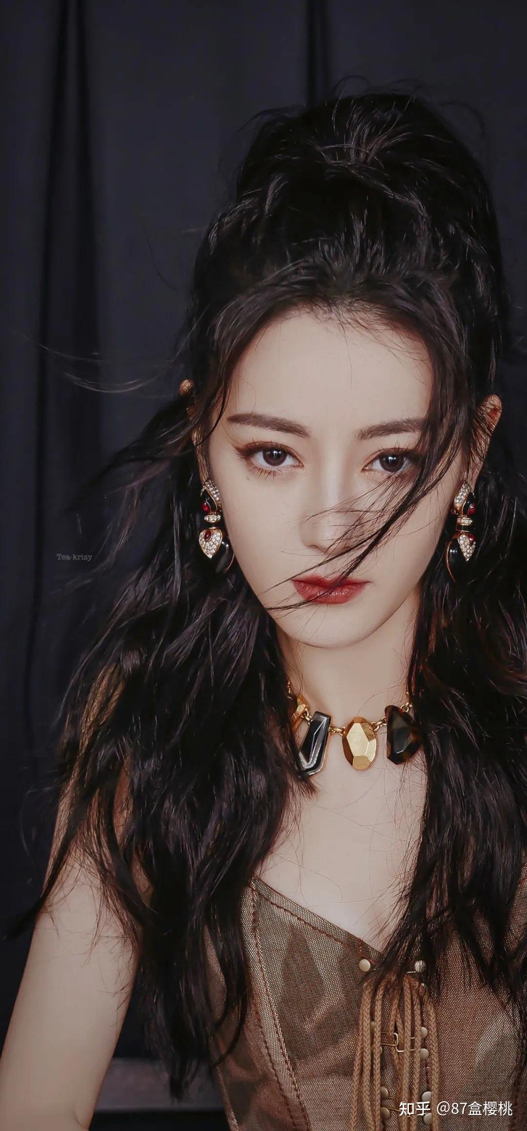 如何评价迪丽热巴的浓颜系长相