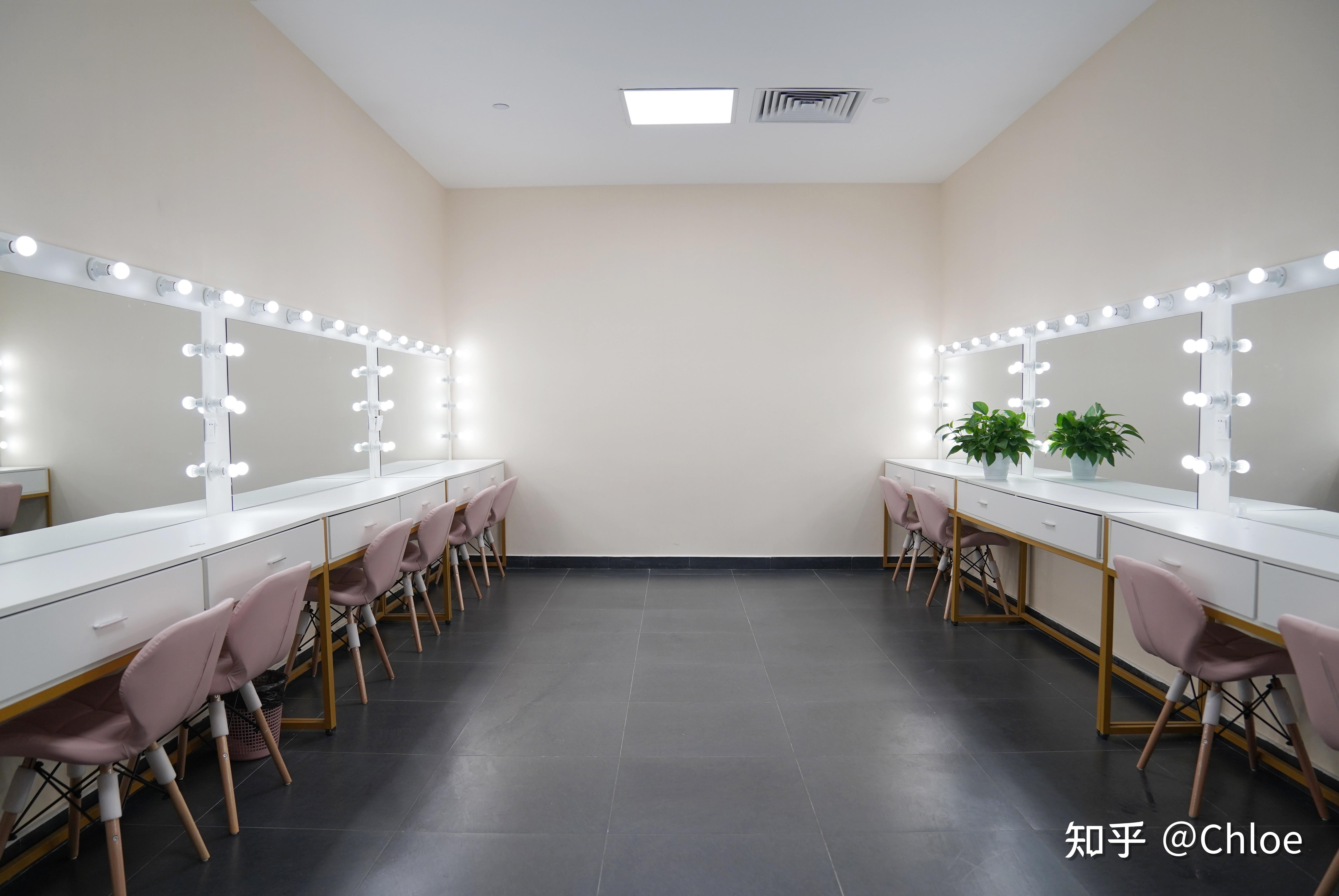 南站附近,网红直播间租赁,直播设备齐全,稳定高速大容量宽带直播环境