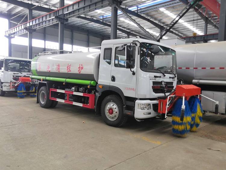 高速公路护栏清洗车