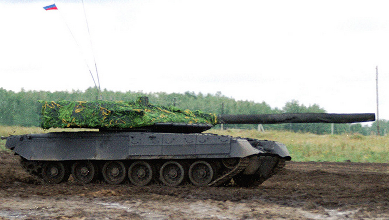 如果单以指标来看俄罗斯曾经研发的黑鹰坦克object640在当时的俄罗斯