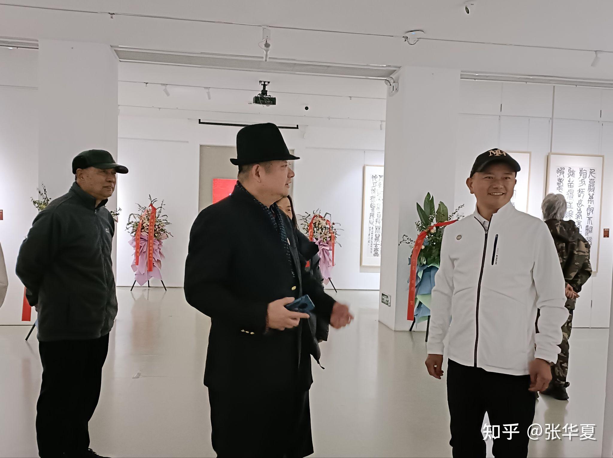 起:鲁大伟,李羊民,牛志高,陈九怪,萧楠,张华夏,陈一雄,萧宽,郭丰,冯冰