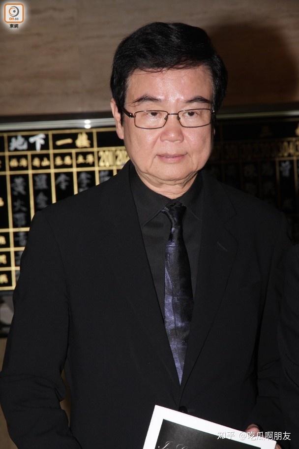 香港众星悼念李香琴契仔契女全属巨星万梓良跪地叩头告别