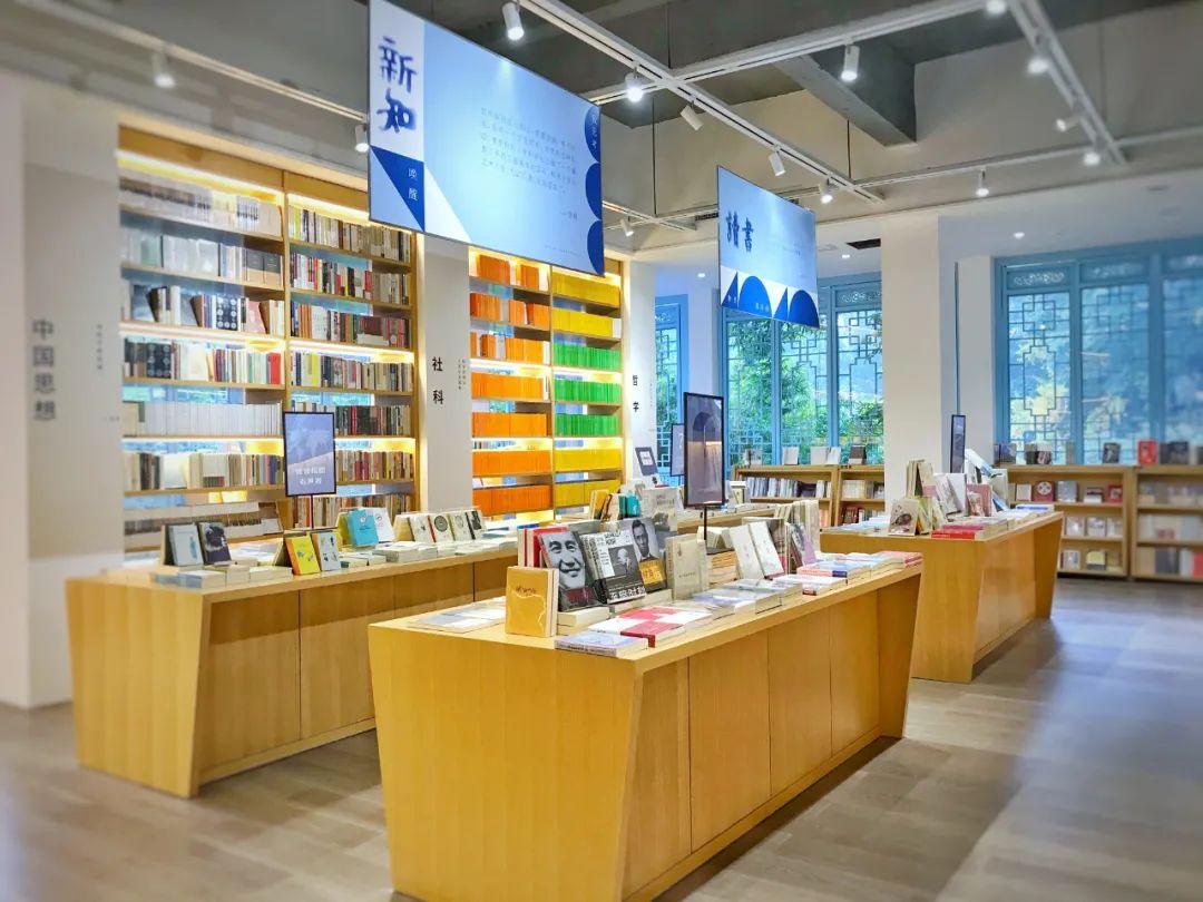 实探岷江河畔三联韬奋书店都江堰店开始营业啦