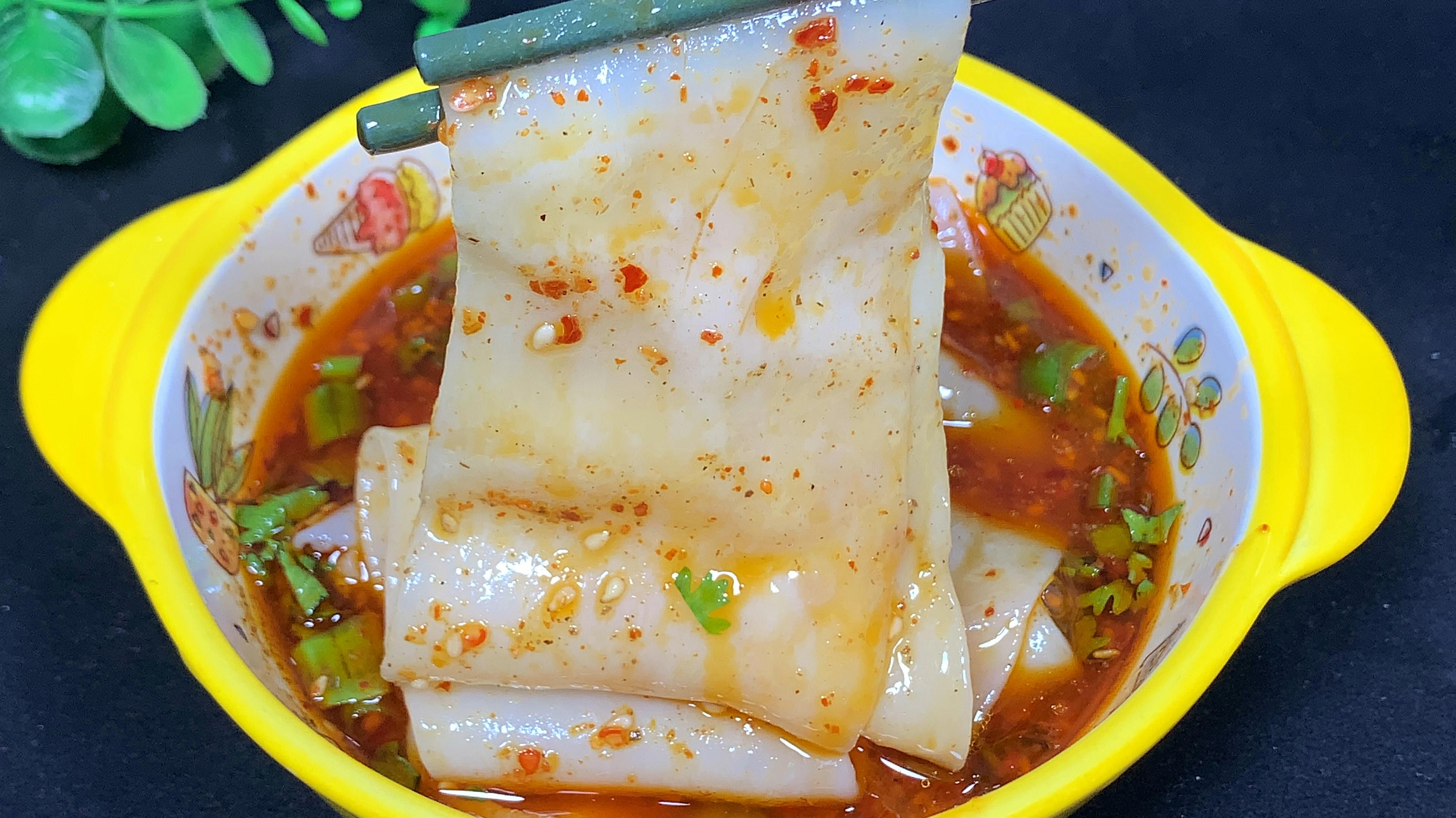 在网上学做陕西特色小吃蘸水面做了一大碗看看正不正宗