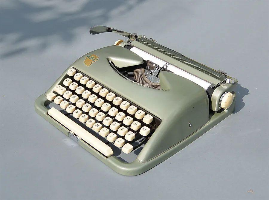 华根菲尔德台灯的由来