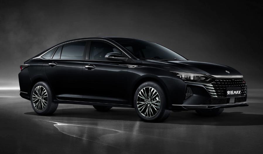 配幻夜黑车漆功能提升风神奕炫max新车型怎么样