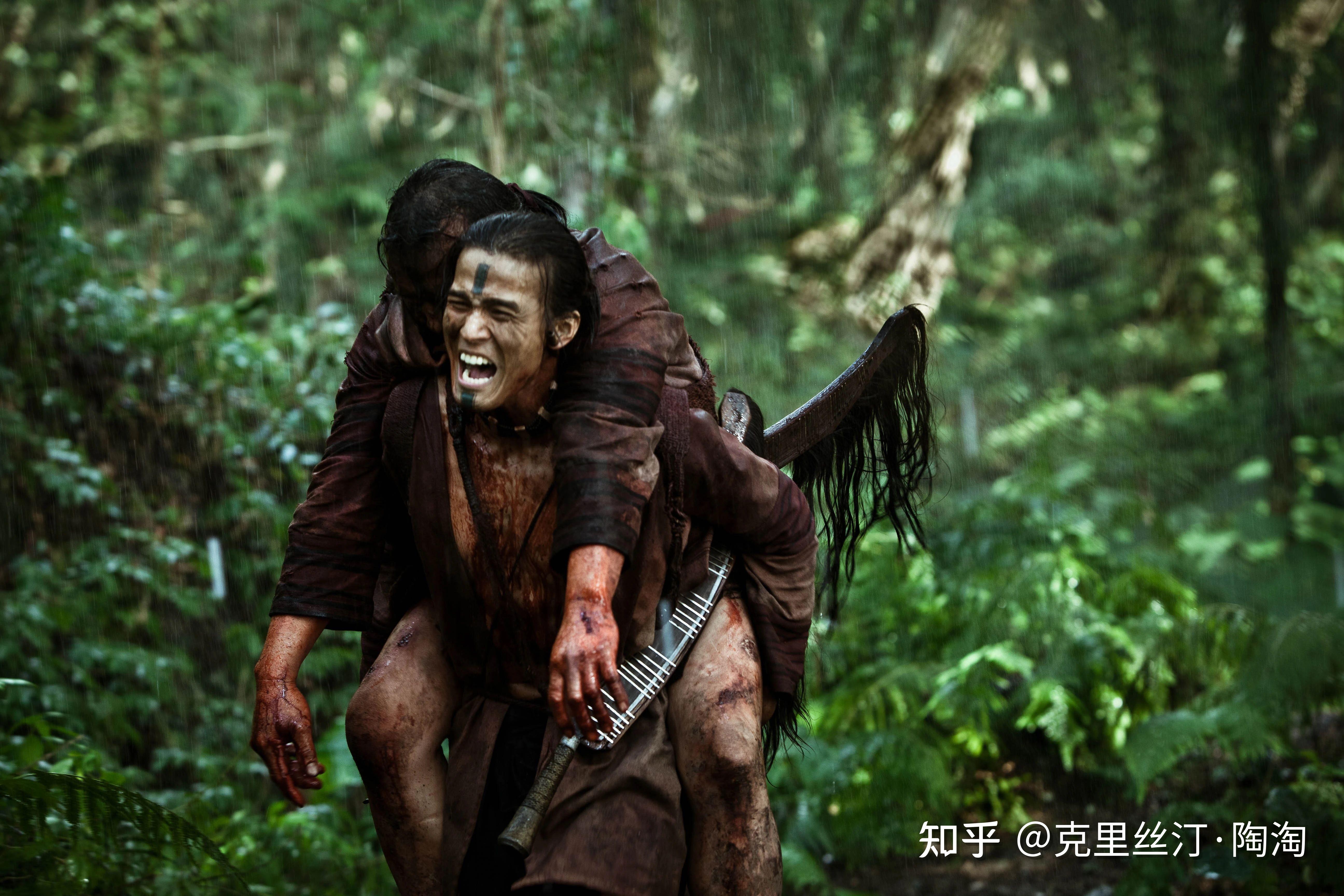 莫那鲁道的父亲在山林间击敌的过程中被敌人的手榴弹击中丧命.